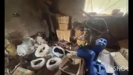 चौपारण: ग्राम भदान में उत्पाद विभाग ने कार्रवाई कर भारी मात्रा में अवैध विदेशी शराब और स्प्रिट की ज़ब्त