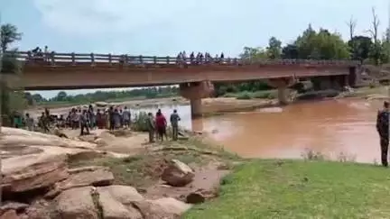 अल्बर्ट एक्का (जारी): लावा नदी में नहाते समय 16 वर्षीय किशोर डूबा, तलाश जारी, एनडीआरएफ टीम को बुलाया गया
