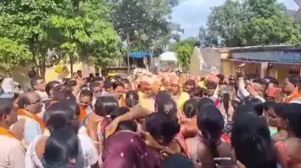 नगर पंचायत अंबागढ़ चौकी में मुख्यमंत्री कन्या विवाह योजना के अंतर्गत 46 जोड़े परिणय सूत्र में बंधे