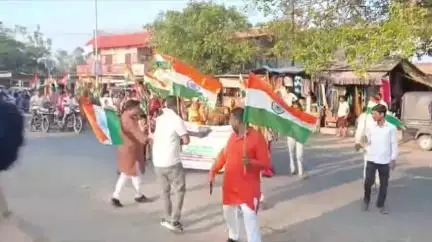 शाहजहांपुर: भारतीय सेना के वीर जवानों के सम्मान में कस्बा मदनापुर मे निकाली गई तिरंगा यात्रा #opretionsindoor