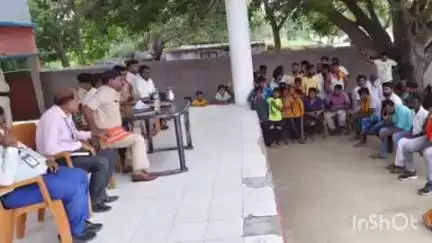 बरौली: बघेजी गांव में कथा मटकोर कार्यक्रम में दो पक्षों के बीच मारपीट के बाद शांति समिति की बैठक आयोजित