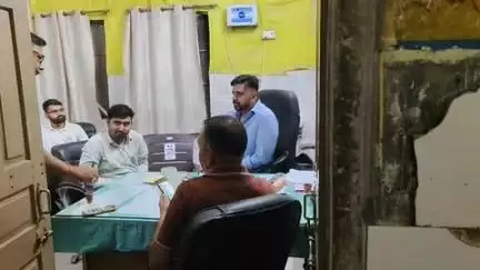 कठूमर: खेड़ली कस्बे के सरकारी अस्पताल के पास चल रही पैथोलॉजी लैबों पर शिकंजा कसने के लिए सीएमएचओ ने टीम की गठित