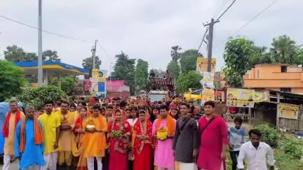 देसरी: मुरौवतपुर के दुर्गा मंदिर में शिव, पार्वती, गणेश, कार्तिकेय और नंदी महाराज की प्रतिमा स्थापना के लिए कलश यात्रा