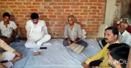 गोरमी: गोरमी क्षेत्र के शोकाकुल परिवारों के बीच पहुंचे पूर्व राज्यमंत्री ओपीएस भदौरिया, शोक व्यक्त किया