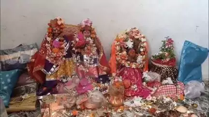 ଧରାକୋଟ: ସ୍ବାମୀର ଦୀର୍ଘାୟୁ କାମନା କରି ସାବିତ୍ରୀ ବ୍ରତ ପାଳନ କଲେ ସଧବା ମହିଳା,ସ୍ଥାନୀୟ ଜଗନ୍ନାଥ ମନ୍ଦିର ସମେତ ବିଭିନ୍ନ ସ୍ଥାନରେ ମହିଳା ଙ୍କ ଭିଡ଼