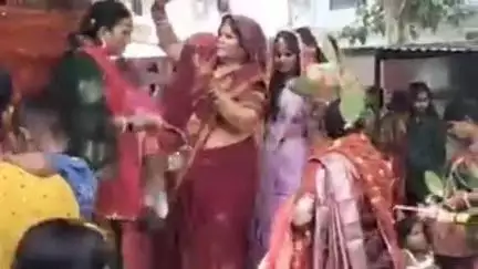 लावालौंग: लावालौंग में सुहागिनों ने पति की लंबी आयु के लिए वट सावित्री पूजा की