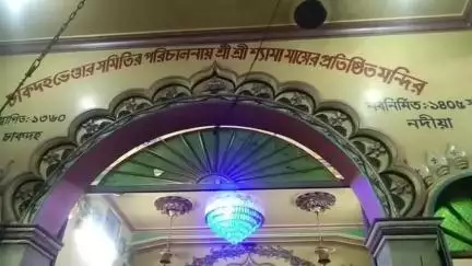 চাকদা: চাকদহ ভেন্ডার সমিতি পরিচালিত শ্যামা মায়ের মন্দিরে ফলহারিণী আমাবস্যার পুজো চলছে
