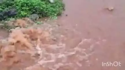 ಮೂಡಿಗೆರೆ: ಭಾರೀ ಮಳೆಗೆ ಕೊಟಿಗೆಹಾರದ ರಸ್ತೆಯಲ್ಲೇ ಉಕ್ಕುತ್ತಿರುವ ನೀರು