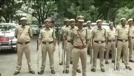 ఖాజీపేట: పట్టణంలోని ఎన్ఐటి గెస్ట్ హౌస్‌కు విచ్చేసిన రాష్ట్ర ప్రధాన కార్యదర్శి రామకృష్ణ రావుకు స్వాగతం పలికిన జిల్లా అధికారులు