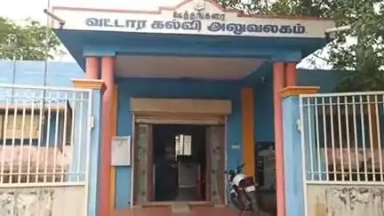 ஊத்தங்கரை: ஊராட்சி ஒன்றிய தொடக்கப்பள்ளி பயிற்சி மையத்தில் அரசுபள்ளிகளுக்கு பாடப்புத்தகங்கள் விநியோகம் தீவிரம்