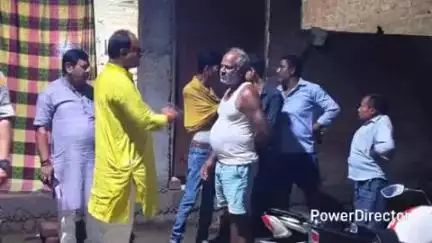 समेली: बीमार JDU कार्यकर्ता से मिलने चंदानी चौक पहुँचे MLA विजय सिंह, निजी कोष से आर्थिक की मदद