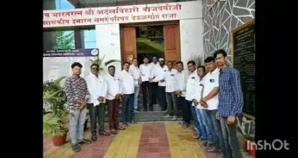 देऊळगाव राजा: प्रधानमंत्री आवास योजनेचे अनुदान रखडले -राष्ट्रवादीचे नगरपरिषद कार्यालयात  निवेदन