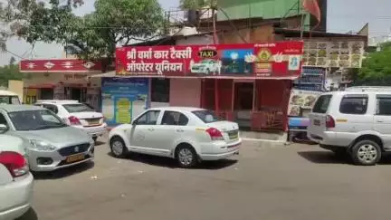 आबू रोड: माउंटआबू में ई रिक्शा संचालन के विरोध में टैक्सी यूनियन लामबंद,चारों यूनियन ने उपखंड अधिकारी को दिया ज्ञापन #jansamasya