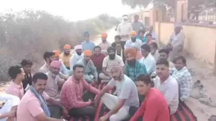 श्रीविजयनगर ग्रामीण क्षेत्रों में 48 घंटे बाद भी विद्युत आपूर्ति बहाल नहीं हो पाई, 10 जीबी जीएसएस पर धरना