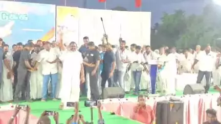 சின்ன சேலம்: சேலம்-சென்னை தேசிய நெடுஞ்சாலையில் பிரமாண்டமான 126 அடி உயரமுள்ள கொடிக்கம்பத்தில் அதிமுக கொடியை ஏற்றி வைத்த EPS
