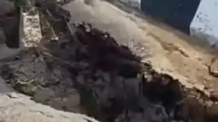 खजनी: 7283 करोड़ की लागत से बना लिंक एक्सप्रेस वे छपियां पशु बाजार के पास हुआ क्षतिग्रस्त