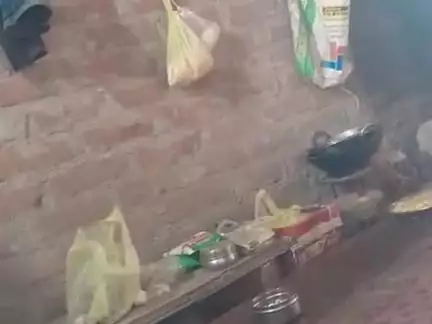 प्रदेश मे किस तरह से रोटी बनाकर खाना पड़ता हे