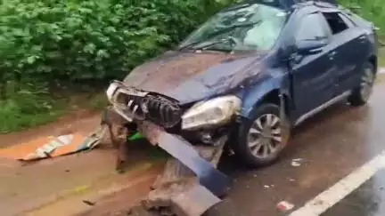 മണ്ണാർക്കാട്: തച്ചമ്പാറ പെട്രോൾ പമ്പിന് സമീപം നിയന്ത്രണം വിട്ട കാർ തലകീഴായി മറിഞ്ഞു, കാർ പൂർണമായും തകർന്നു