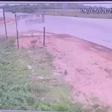 ಚಿತ್ತಾಪುರ: ನಾಲವಾರ ಗ್ರಾಮದ ಬಳಿ ಬೈಕ್‌ಗೆ ಟಿಪ್ಪರ್ ಡಿಕ್ಕಿಯಾಗಿ ಸವಾರ ಸಾವು ಪ್ರಕರಣ, ಅಪಘಾತದ ಭೀಕರ ದೃಶ್ಯ ಸಿಸಿ ಟಿವಿಯಲ್ಲಿ ಸೆರೆ