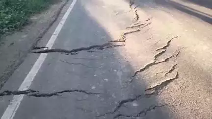 ঢকুৱাখানা ভাগ: ঢকুৱাখনাত খজুৱা আৰু মৰনৈ বেবেজীয়া সংযোগী মুখ্যমন্ত্রী উন্নত পকী পথ নির্মাণত দুৰ্নীতি অভিযোগ ৰাইজৰ