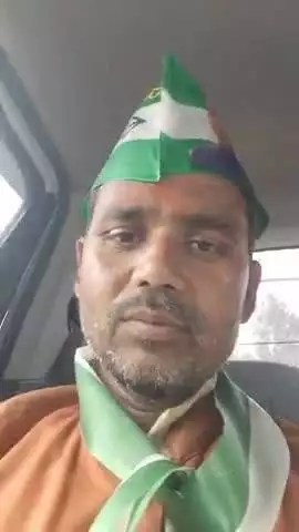 NDA कार्यकर्ता सम्मेलन  मैं भाग लेने के लिए जाते हुए