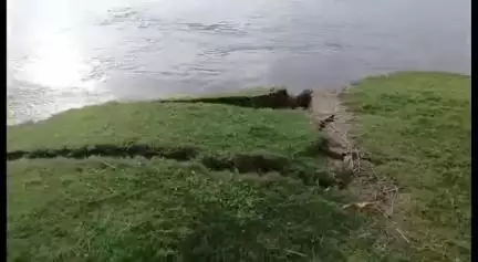 কলগাছিয়া: আমগুৰিত বেকী নদীৰ গৰাখহনীয়া অব্যাহত, শংকিত শ শ পৰিয়াল #jansamasya