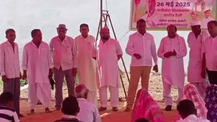 गांगड़तलाई: गांगड़तलाई में कांग्रेस प्रत्याशी ने पंचायत समिति सदस्य के लिए भरा नामांकन, संविधान बचाओ रैली का हुआ आयोजन