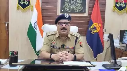बदायूं:1 व्यक्ति की गर्दन पर धारदार हथियार मारकर हत्या की घटना के संबंध में वरिष्ठ पुलिस अधीक्षक,बदायूं की बाइट
#badaun