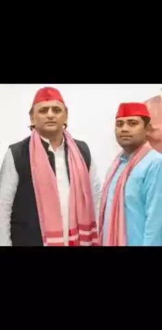 आँधियों को जिद है जहां बिजलियाँ गिराने की मुझे भी जिद है वहीं आशियां बसाने की ।

संघर्ष जब भी जमी पर किया जाएगा तो परिवर्तन निश्चित ही आएगा। 
समाजवादी #PDA चौपाल #मऊगंज मप्र।