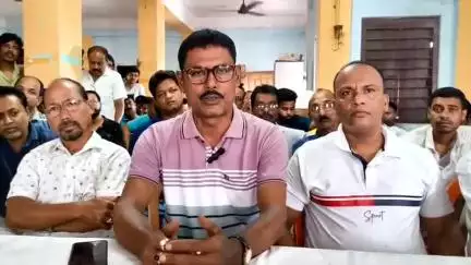 শান্তিরবাজার: শান্তির বাজারের দুই ঠিকেদারের বিরুদ্ধে সাংবাদিক সন্মেলনেমিলিত হলেন শান্তিরবাজারবাসী।