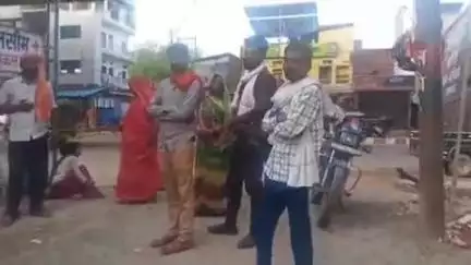 हंडिया: तिलकपुर गांव के पास अज्ञात वाहन की टक्कर से बाइक सवार युवक की हुई मौत