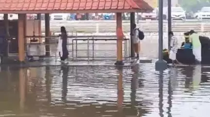 ആലുവ: പെരിയാറിൽ ജലനിരപ്പ് വർദ്ധിച്ചു, ആലുവ ശിവക്ഷേത്രത്തിൽ വെള്ളം കയറി