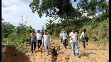 লংথরাই ভ্যালি: পঞ্চায়েত সচিবকে নিয়ে পশ্চিম জামির ছড়া পঞ্চায়েতের বিভিন্ন এলাকা পরিদর্শন করেন বিজেপির মন্ডল সভাপতি