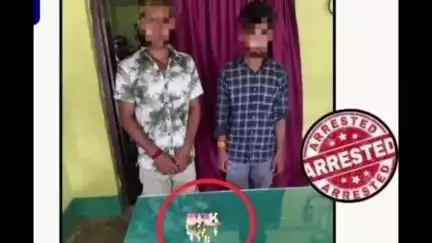 देसरी: बिलट चौक स्थित सरकारी यात्री भवन से पुलिस ने 2 युवकों को 26 डिबिया मादक पदार्थ के साथ किया गिरफ्तार