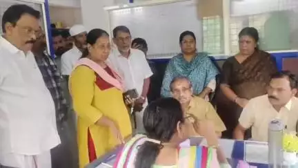 ചാവക്കാട്: നാലു ദിവസമായി വൈദ്യുതിയില്ല, കെ.എസ്.ഇ.ബി എ.ഇ ഓഫീസിൽ യു.ഡി.എഫ് കൗൺസിലർമാരുടെ പ്രതിഷേധം