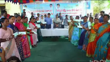 ధర్మసాగర్: ధర్మసాగర్ లో లబ్ధిదారులకు కల్యాణ లక్ష్మి షాది ముబారక్ సీఎంఆర్ఎఫ్ చెక్కులను పంపిణీ చేసిన ,ఎంపి కావ్య