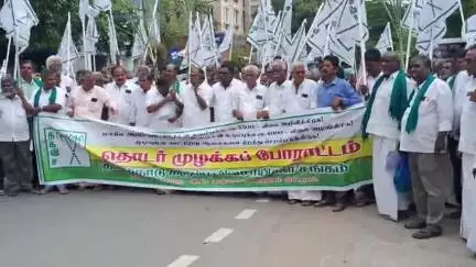 எழும்பூர்: கரும்பு சாகுபடி குறைவதற்கு ஒன்றிய அரசு தான் காரணம் - ராஜரத்தினம் மைதானம் அருகே கரும்பு விவசாயிகள் தொடர் முழக்கப் போராட்டம்