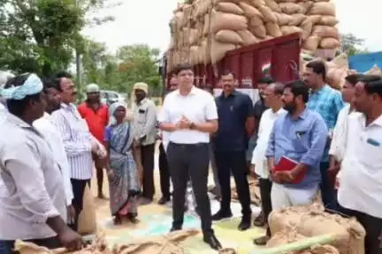 బీబీపేట: తుజాల్పూర్ గ్రామంలోని వర్ధాన్యం కొనుగోలు కేంద్రాన్ని పరిశీలించిన : జిల్లా కలెక్టర్ ఆశిష్ సంగ్వాన్