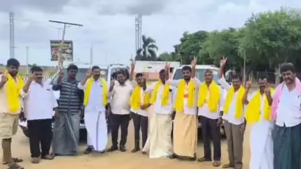 కడప మహానాడులో పాల్గొనేందుకు  రాప్తాడు ఆత్మకూరు చెన్నై కొత్తపల్లి రామగిరి నుంచి తరలి వెళ్లిన టిడిపి నేతలు కార్యకర్తలు