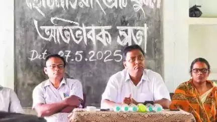 কাঁথি ৩: ছোটনাওয়াই প্রাথমিক বিদ্যালয়ের উন্নয়ন বিষয়ক বিশেষ অভিভাবক সভায় উপস্থিত পঞ্চায়েত সমিতির সভাপতি