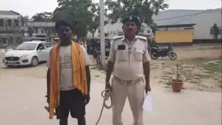 सिलाव: नालंदा थाना पुलिस ने शराब केस में फरार आरोपी को लक्ष्मीपुर मुशहरी से किया गिरफ्तार