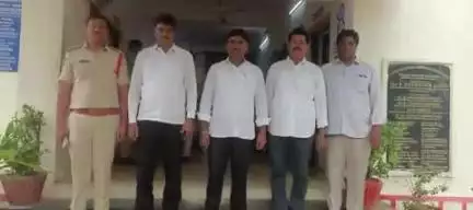 జడ్చర్ల: జిల్లాలో సర్పంచుల పెండింగ్ బిల్లుల వెంటనే విడుదల చేయాలని సర్పంచుల సంఘం నాయకులు డిమాండ్