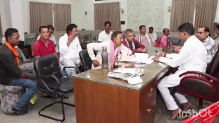 पठारी: तहसील क्षेत्र के एक दर्जन से अधिक लोगों ने समस्याओं के समाधान हेतु विधायक हरि सिंह सप्रे को दिए आवेदन