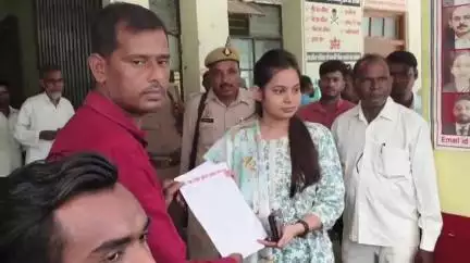 लहरपुर: लहरपुर में प्रदेश महामंत्री के नेतृत्व में ई रिक्शा चालकों ने अपनी मांगों को लेकर SDM को दिया ज्ञापन 
#Jansamasya