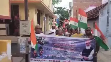 கோவில்பட்டி: செல்லப்பாண்டியன் தெரு பகுதியில் ஆபரேஷன் சிந்தூர் வெற்றியை தேசியக் கொடியோடு கொண்டாடிய பாரதிய ஜனதா கட்சியினர்