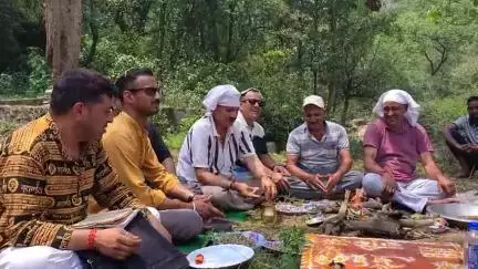 लडभड़ोल: नागेश्वर महादेव कुड्ड में दो दिवसीय वार्षिक मेले का भव्य शुभारंभ, सेवानिवृत्त सहायक अभियंता सुरेश चौहान ने किया शुभारंभ