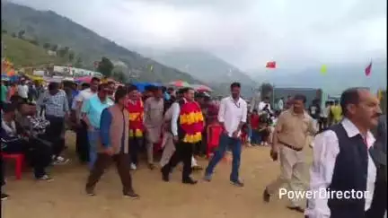 नौहरा: शिरगुल महाराज की पारंपरिक पूजा व छड़ी यात्रा से आरंभ हुआ बिशु मेला, गेलियो नौहराधार
