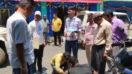 कांडा: PWD द्वारा कांडा धपोलासेरा सड़क में गुणवत्तापूर्ण डामरीकरण नहीं करने की शिकायत पर जांच टीम पहुंची कांडा