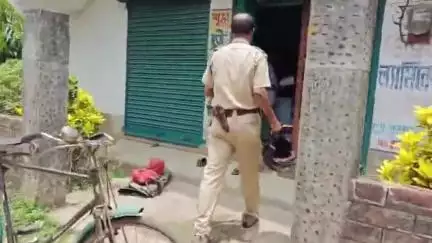 দাসপুর ১: দাসপুরে নাবালিকাকে ওষুধ খাইয়ে লাগাতার ধর্ষণ; ধৃত গানের শিক্ষকের 4 দিনের পুলিশ হেপাজতের নির্দেশ আদালতের