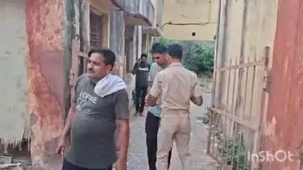 मनिया: सहजपुर गाँव के पास अज्ञात वाहन ने दंपती की बाइक को मारी टक्कर, पति की मौत, पत्नी घायल